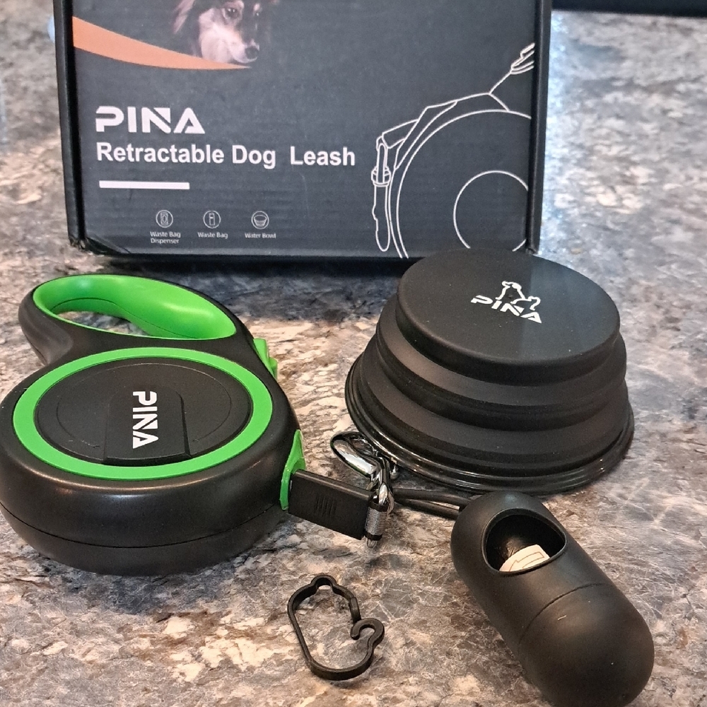 Pina Black and Green  Retractable Dog  Leash And Ecessaries